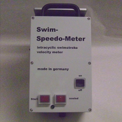 Schwimmer Geschwindigkeitstest für das Schwimmtraining AVOT1004