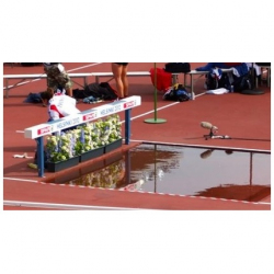 Hindernisrennen Wassergrube. IAAF-Zertifikat. AVNO0054